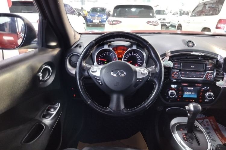 Used Infiniti ESQ 2014 1.6L Spontaneous Edition