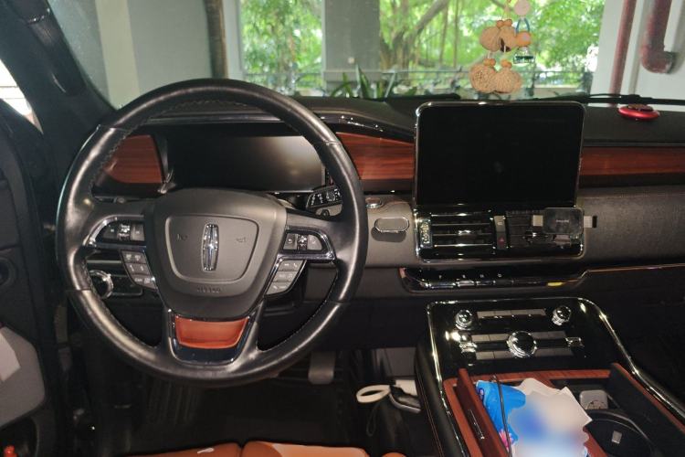 Used Lincoln Navigator 2020 3.5T Prestige Edition Center Console