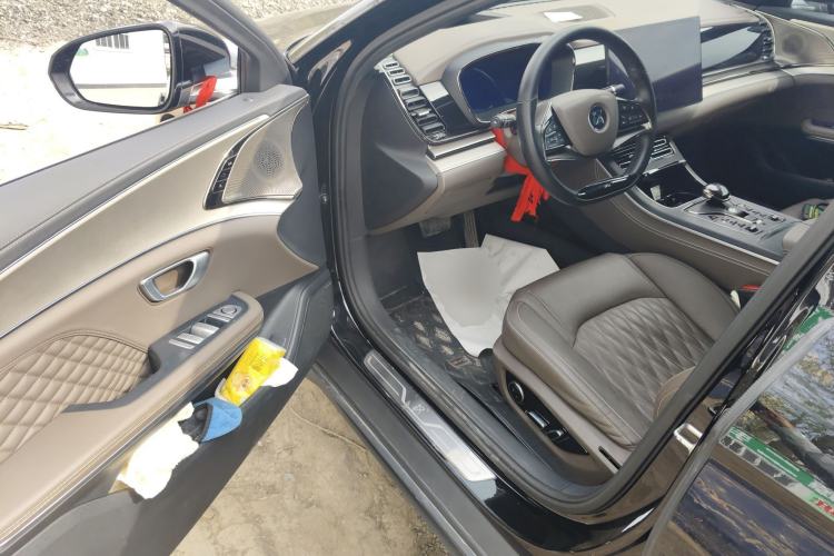 Used BYD Han 2022 EV Genesis Edition 715KM Front-Wheel-Drive Prestige Model
