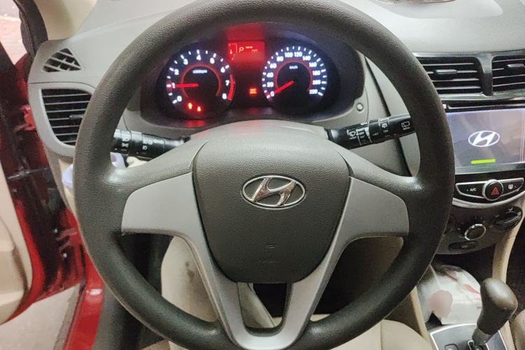Used Hyundai Verna (older generation) 2011 Hatchback 1.4L Automatic Fashion GT Steering Wheel