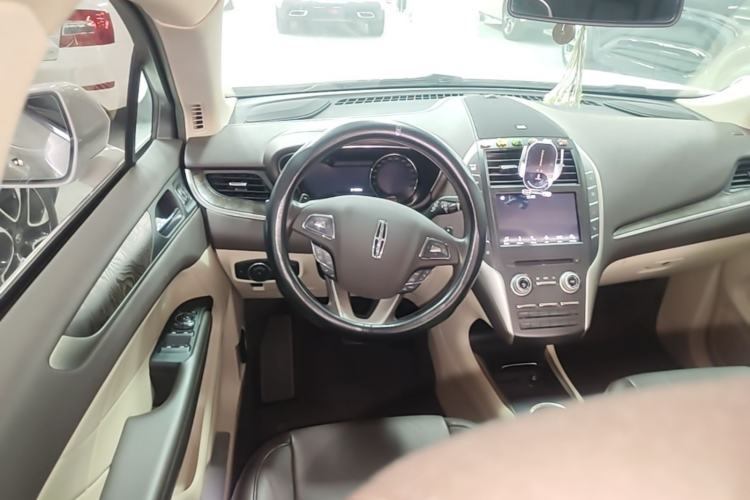 Used Lincoln MKC 2017 2.0T Two-Wheel-Drive Luxury Edition
