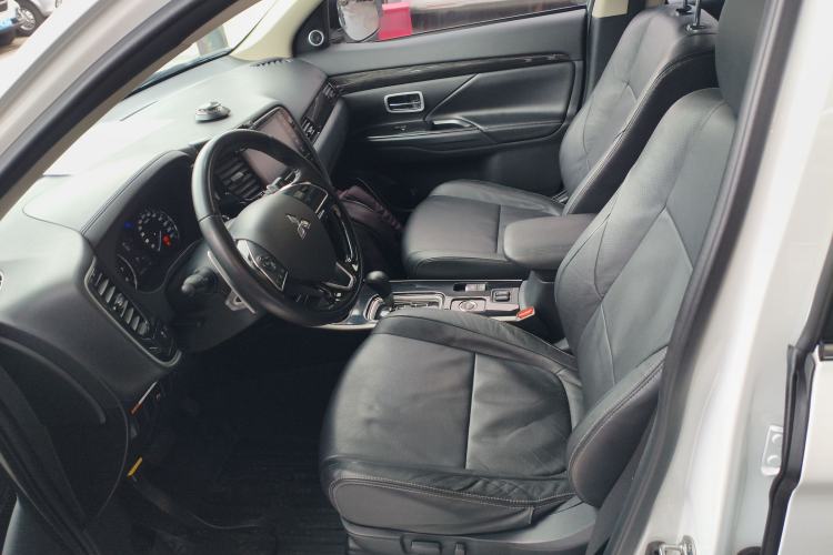 Used Mitsubishi Outlander 2018 2.4L 4x4 Elite Edition 5 Seats Left Front Seat