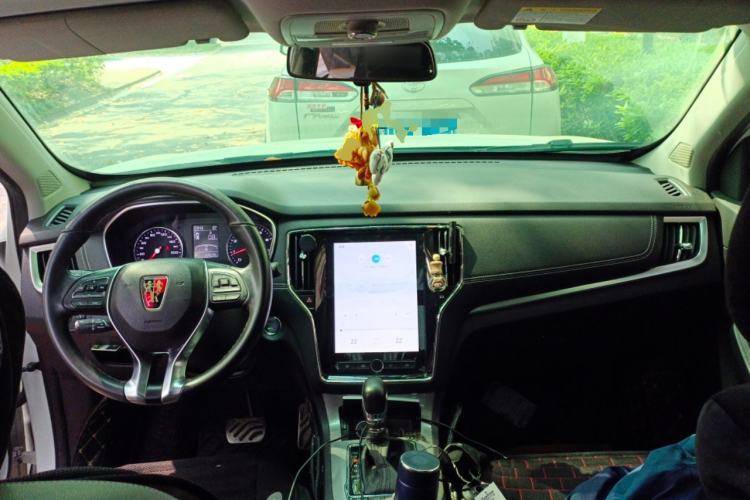 Used Roewe RX5 2018 20T Two-Wheel Drive Automatic Internet Smart Edition Center Console