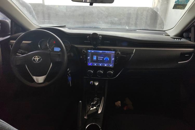 Used Toyota Corolla 2017 1.6L CVT GL Center Console