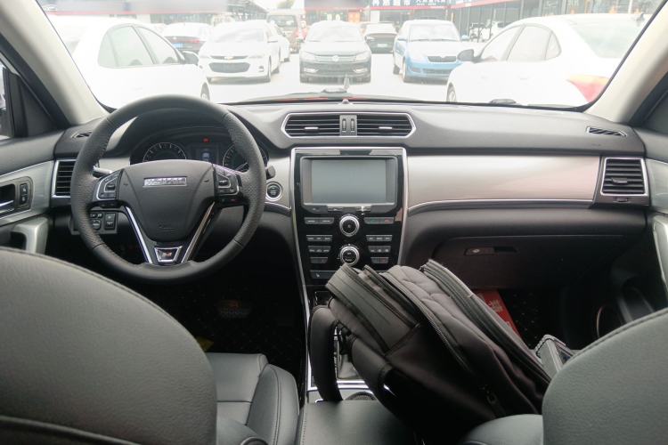 Used Haval H2 2016 Red-Label 1.5T Automatic Two-Wheel Drive Luxury Model Center Console