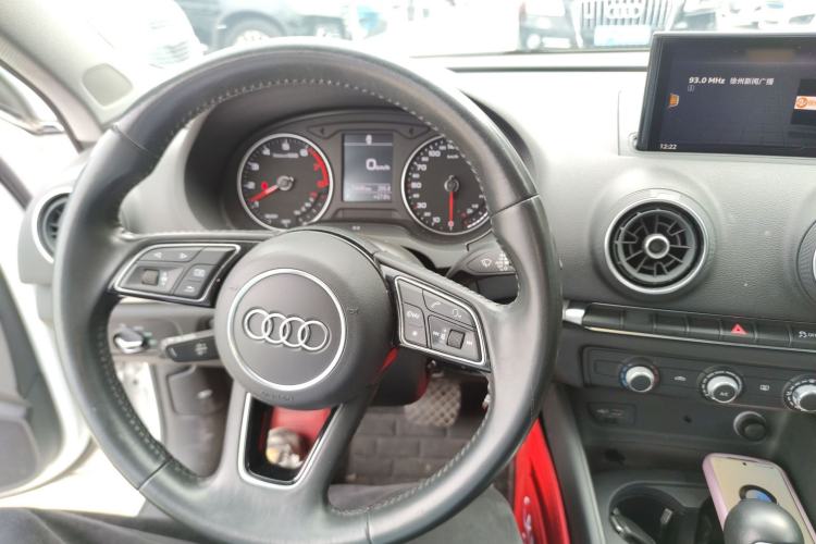 Used Audi A3 2020 Restyled Sportback 35 TFSI Entry-Level China VI Emission Standard Center Console