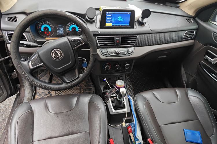 Used Dongfeng Fengon 330 2019 1.5L 330S Manual Comfort Version China VI Standard Center Console