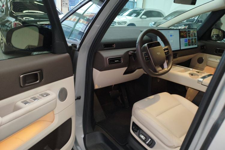 Used Li Auto MEGA 2024 Ultra Model
