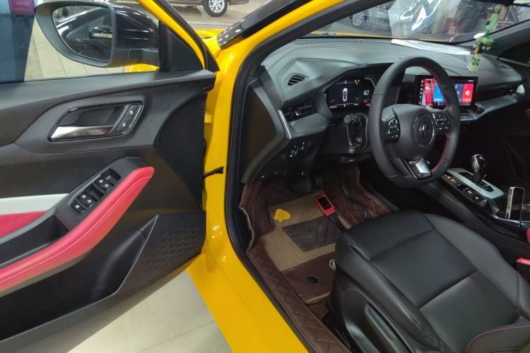 Used MG 5 2022 300TGI DCT Chao Yue Luxury Edition