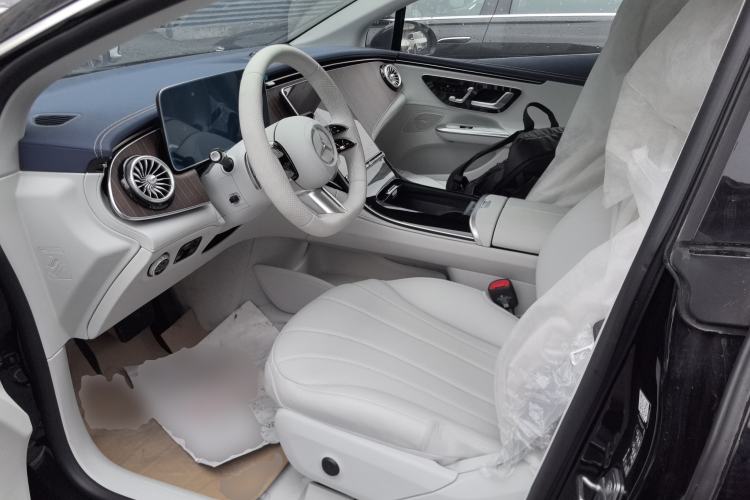 Used Mercedes-Benz EQE 2025 500 4MATIC Pioneer Edition Left Front Seat