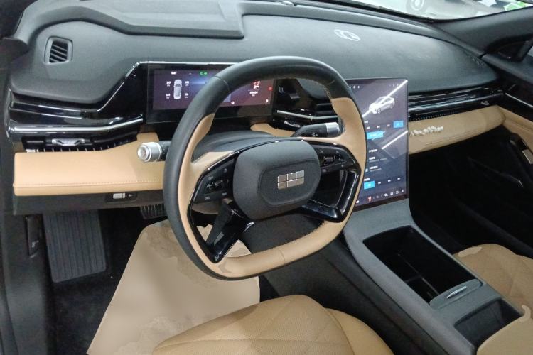 Used Geely Galaxy L6 2024 125km PLUS Dragon Edition Center Console