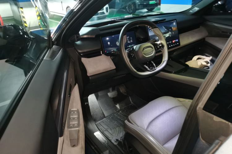 Used Lynk & Co 08 EM-P 2025 245km Ultra-Long Range Halo Driver Seat