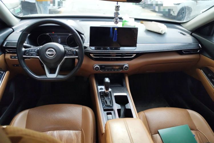 Used Nissan Teana 2022 2.0L XL-Upr Enjoyment Edition Center Console