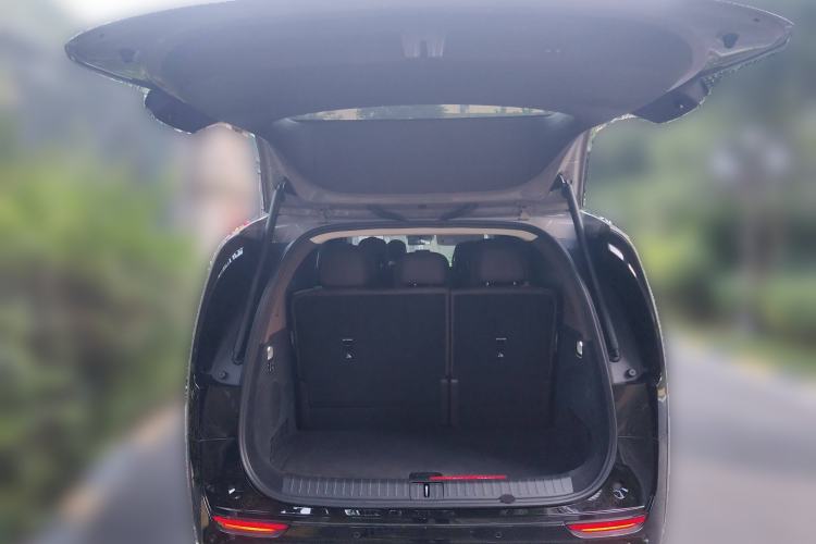 Used Li Auto MEGA 2024 Ultra Model
