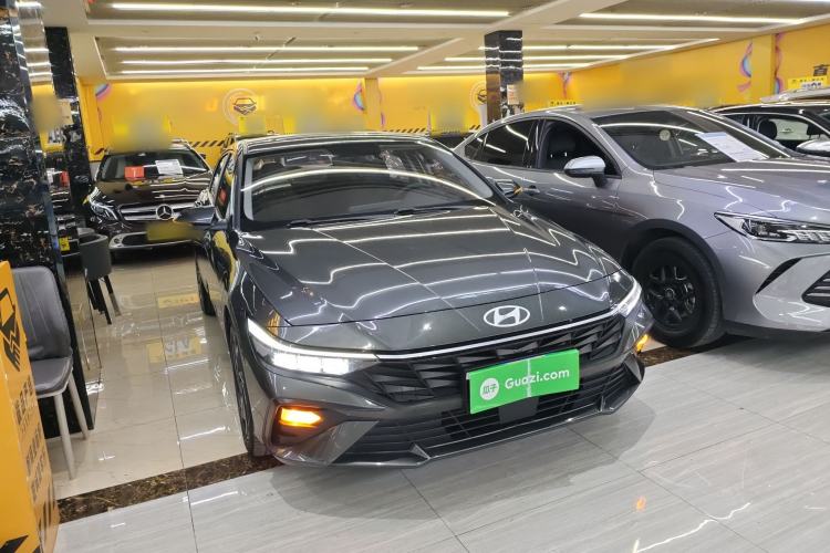 Used Hyundai Elantra 2023 1.5L CVT GLX Elite Edition Front Right 45 Deg