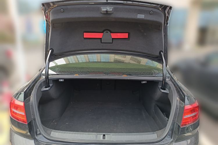 Used Volkswagen Magotan 2017 380TSI DSG Luxury Model Trunk