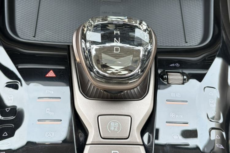 Used Denza D9 2022 DM-i 970 Four-Wheel Drive Prestige Model
