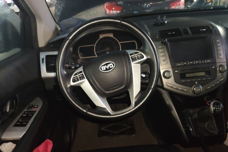 Used BYD S6 2014 2.0L Manual Luxury 5-Seater
