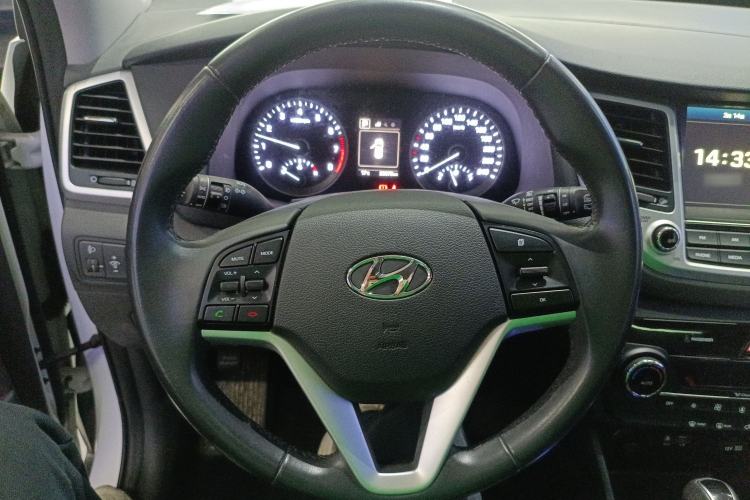 Used Hyundai Tucson 2015 1.6T Dual-Clutch Two-Wheel-Drive Smart Model Steering Wheel