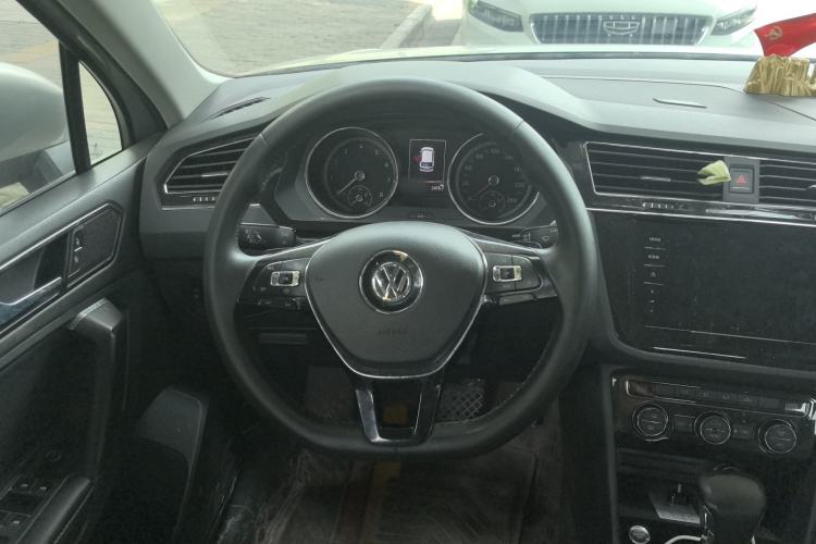Used Volkswagen Tiguan L 2020 330TSI Automatic Two-Wheel Drive Panoramic Comfort Edition China VI Standard Steering Wheel