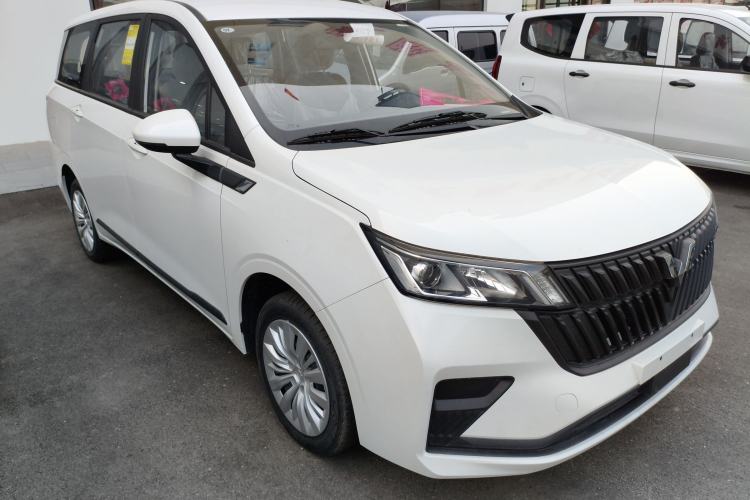 Used Wuling Jiachen 2022 1.5L Manual Enjoyment Elite Model Front Right 45 Deg