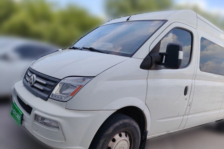 Used SAIC MAXUS Xintu V80 2021 Maxus V80, 2.0T, manual six-speed, diesel, long-wheelbase, medium-roof, single rear tire, seven-seat version