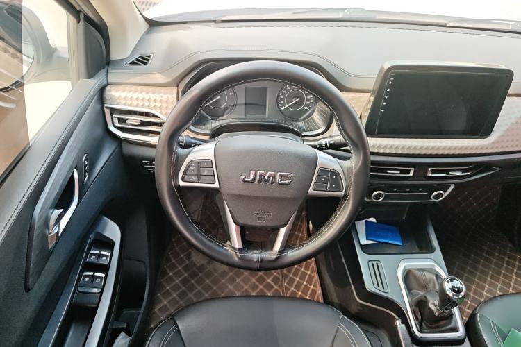 Used JMC Baodian 2022 2.5T Diesel Two-Wheel-Drive Comfort Edition Standard Wheelbase JX4D25A6L
