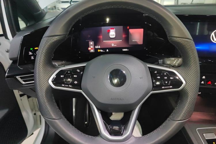 Used Volkswagen Golf 2023 Facelift 280TSI DSG R-Line Lite
