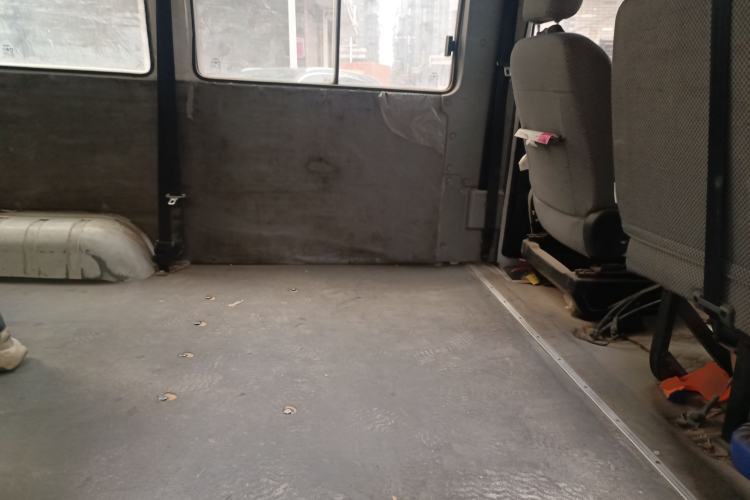 Used Iveco Daily 2017 2.5T A35 Passenger Van 5-7 Seats Model 47Z5