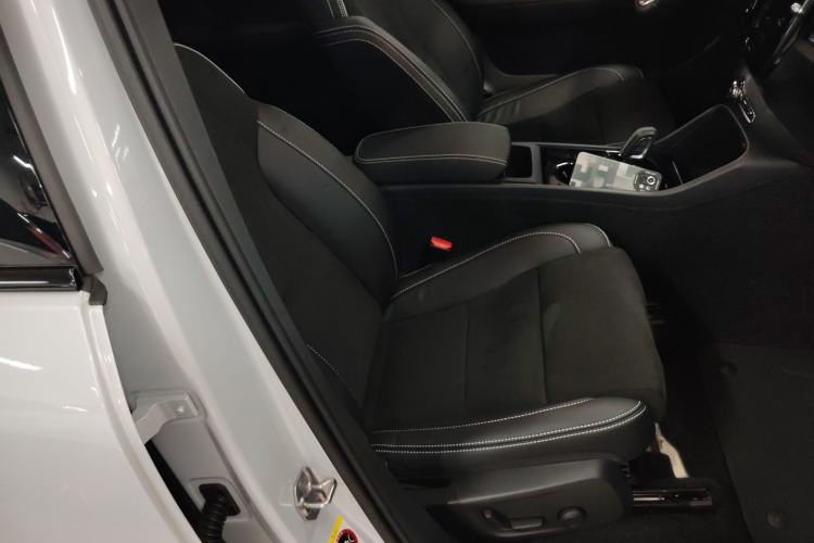 Used Volvo XC40 New Energy 2022 Four-Wheel Drive High-Performance Version Right Front Seat