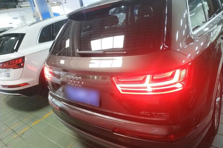 Used Audi Q7 2018 40 TFSI Comfort Model Rear