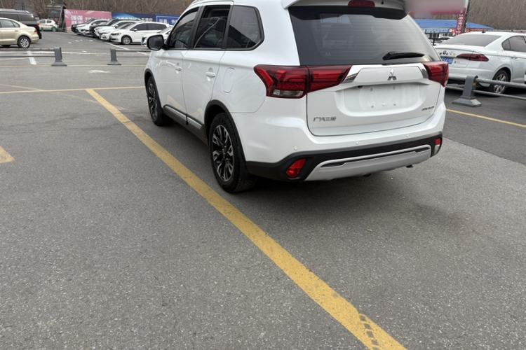 Used Mitsubishi Outlander 2019 2.0L Two-Wheel Drive Comfort Edition 5 Seats China VI Standard
