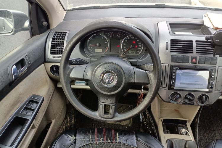Used Volkswagen Polo 2011 Jingqu 1.4L Manual Shishang Edition Steering Wheel