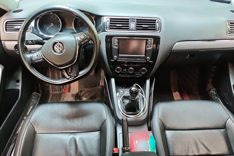 Used Volkswagen Sagitar 2018 1.6L Manual Comfort Model Center Console
