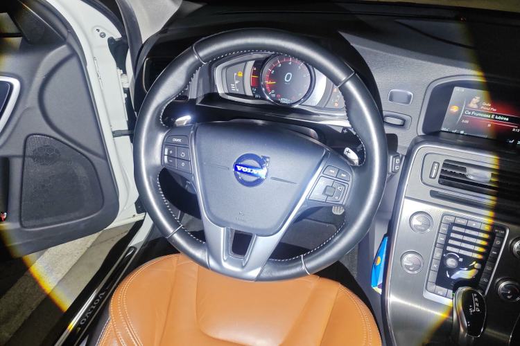 Used Volvo V60 2015 T5 Zhiya Edition