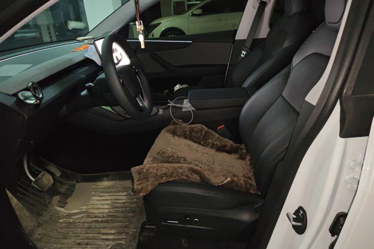 Used Tesla Model Y 2025 Rear-Wheel-Drive Version