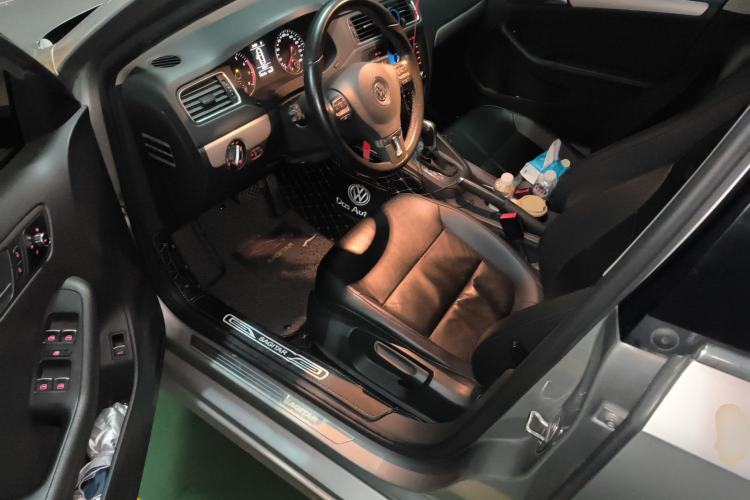 Used Volkswagen Sagitar 2014 Revised Version 1.4TSI Automatic Luxury Edition Driver Seat