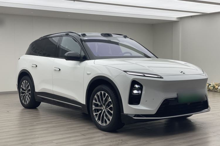 Used Nio ES6 2025 75 kWh Front Right 45 Deg