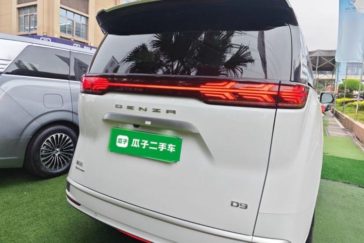 Used Denza D9 2022 DM-i 1040 Prestige Model