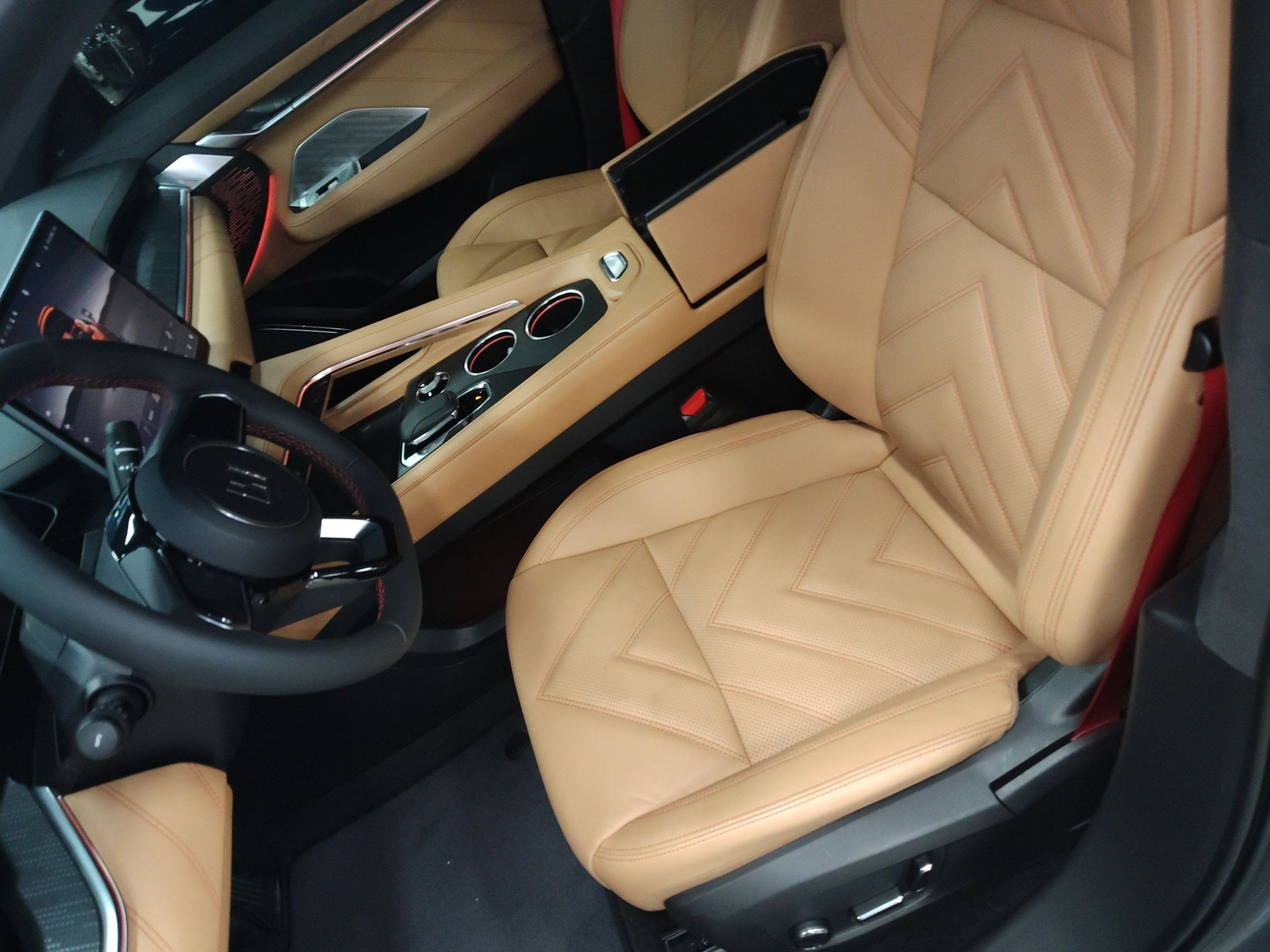 المقاعد الأمامية داخل السيارة