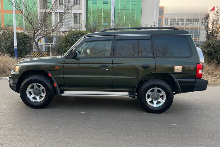 Used Leopaard Q6 2014 2.4L Two-Wheel Drive Version
