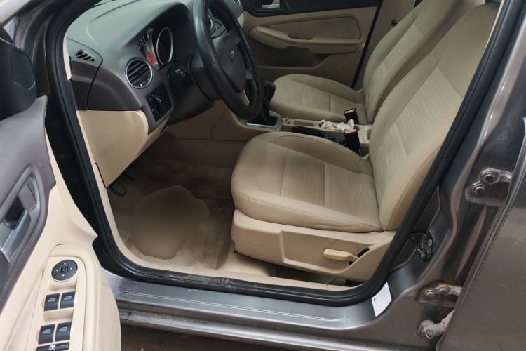 Used Ford Focus 2013 Sedan Classic 1.8L Manual Base Model