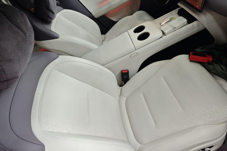 Used Avatr 06 2025 Pro Range-Extended Edition Right Front Seat