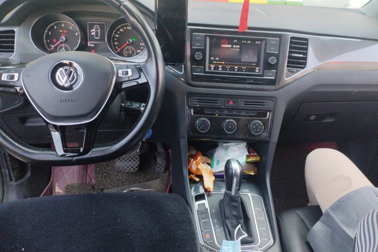 Used Volkswagen Golf Sportsvan 2016 230TSI Automatic Trend Edition Center Console