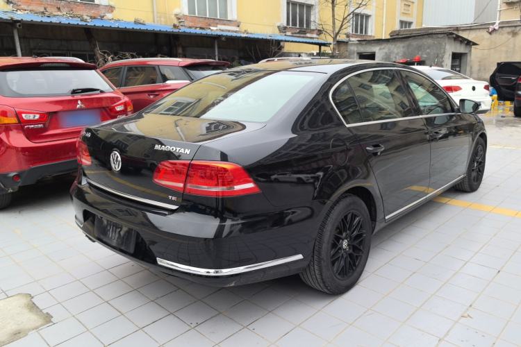 Used Volkswagen Magotan 2015 1.8TSI Advanced Model Rear Right 45 Deg