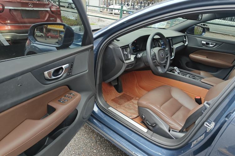 Used Volvo S60 2023 B4 Zhiyi Luxury Edition
