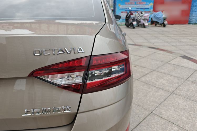 Used Skoda Octavia 2018 TSI230 DSG Luxury Edition Right Rear Taillight