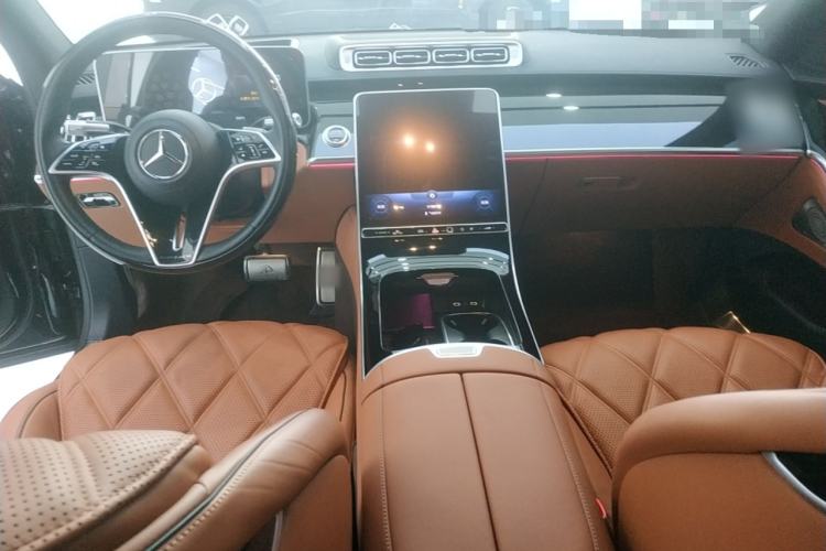 Used Mercedes-Benz Maybach S-Class 2022 S 480 4MATIC Intelligent Premium Special Edition Center Console