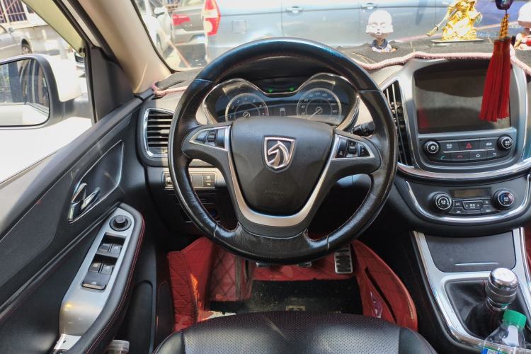 Used Baojun 560 2015 1.8L manual luxury version