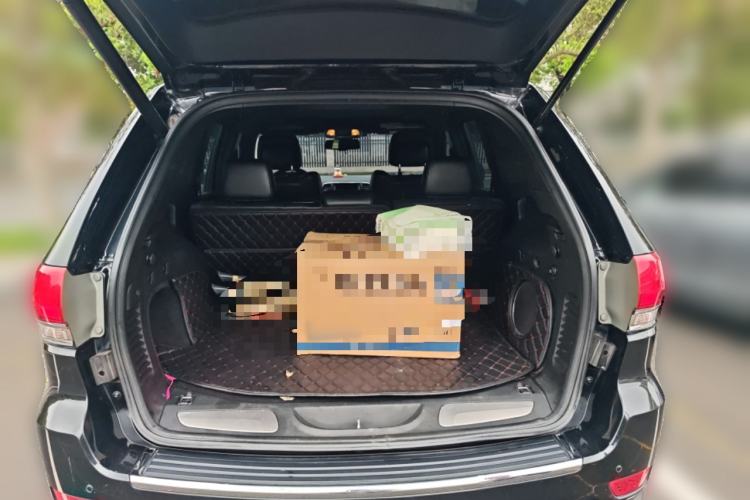 Used Jeep Grand Cherokee 2015 3.0L Comfort Navigation Edition Trunk